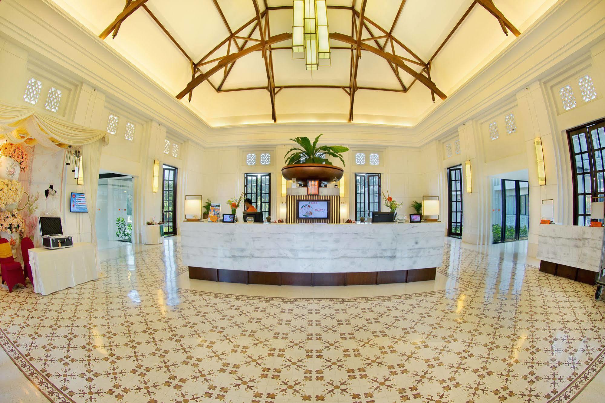 Harris Hotel & Conventions מאלאנג מראה חיצוני תמונה